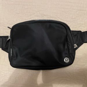 Lululemon belt bag 2liter size